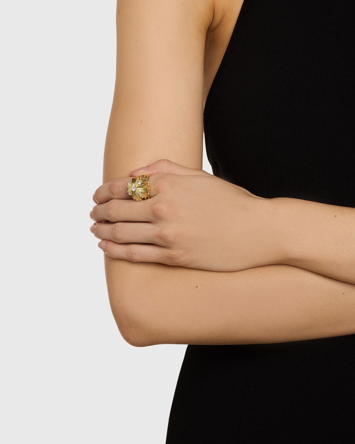 NM Estate Estate 14K Yellow Gold Diamond Floral Leaf Rope Shank Ring, Size 6.5