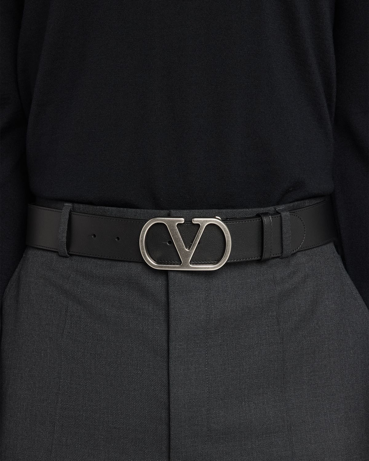 Valentino Garavani Men 's Leather VLogo Belt | Thumbnail 5 Valentino Garavani Men 's Leather VLogo Belt | Thumbnail 5