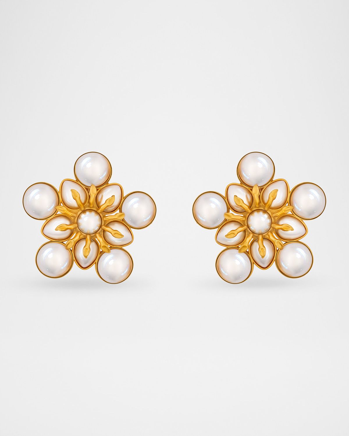 Oscar de la Renta Pearly Flower Small Clip-On Earrings