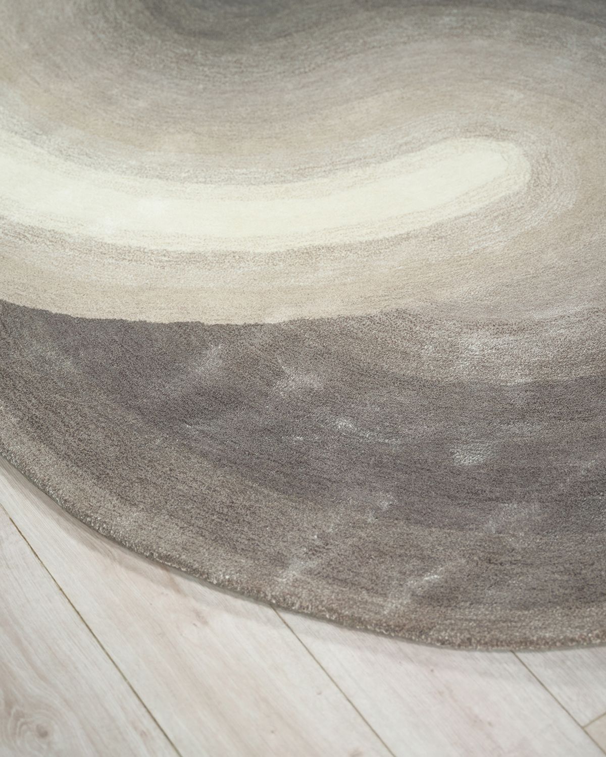Exquisite Rugs Mitomo Hand-Tufted Charcoal & Shaped Rug | Thumbnail 6 Exquisite Rugs Mitomo Hand-Tufted Charcoal & Shaped Rug | Thumbnail 6