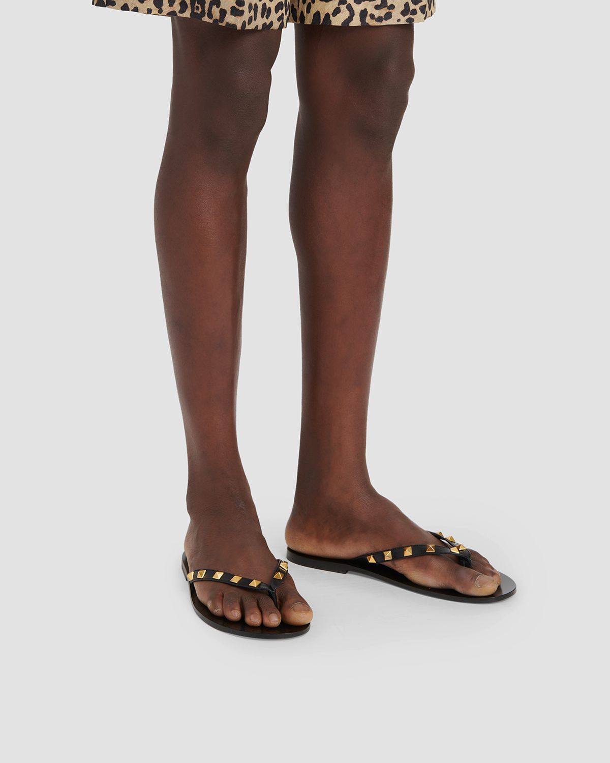 Valentino Garavani Men 's Rockstud Thong Sandals | Thumbnail 6