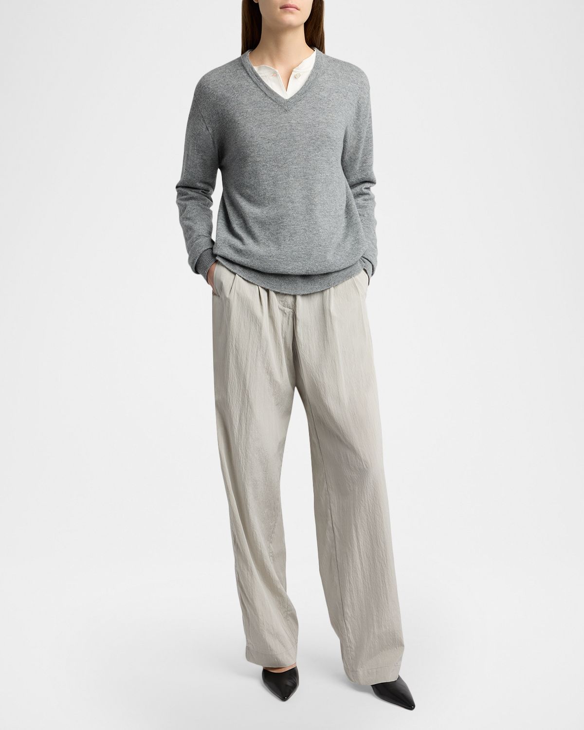 THE ROW Nian Cashmere V-Neck Sweater