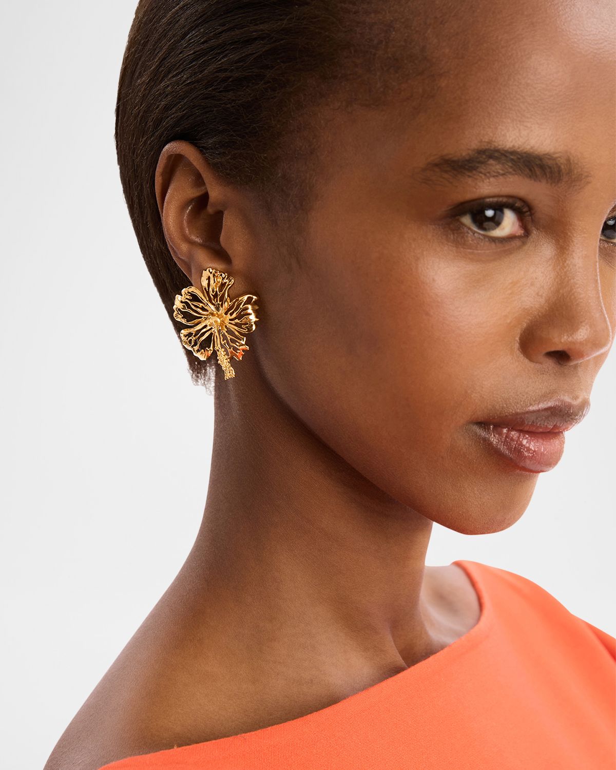 Oscar de la Renta Openwork Hibiscus Earrings