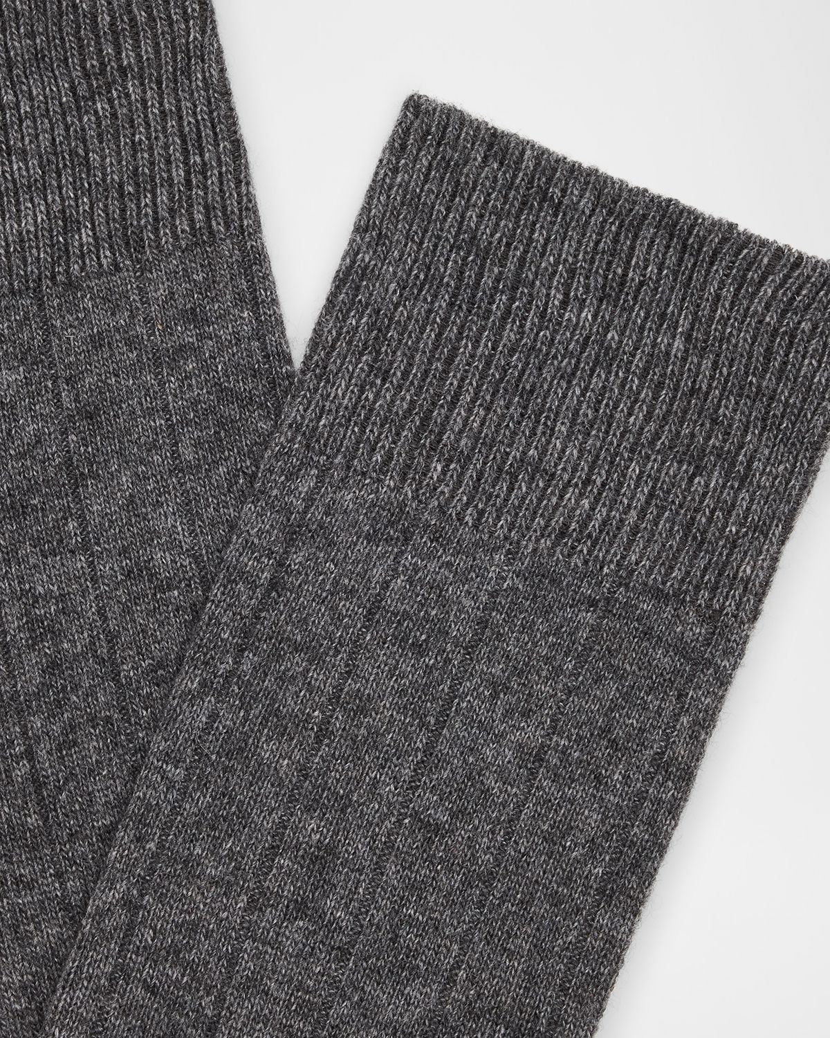 Falke Men 's Llasa Solid Ribbed Socks